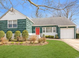 3271 Benjamin Rd, Oceanside, NY 11572