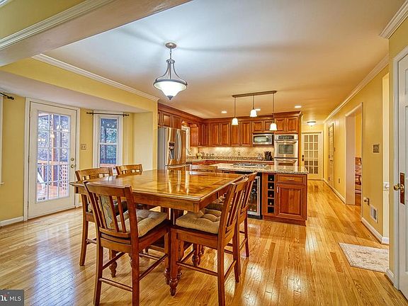 4th image of 12204 Knightsbridge Dr