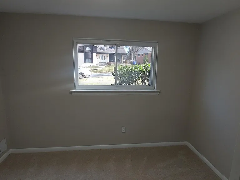 9820 Inglemere Dr — Photo 18