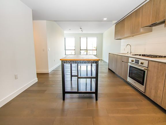 2nd image of 1300 22nd St APT 400
