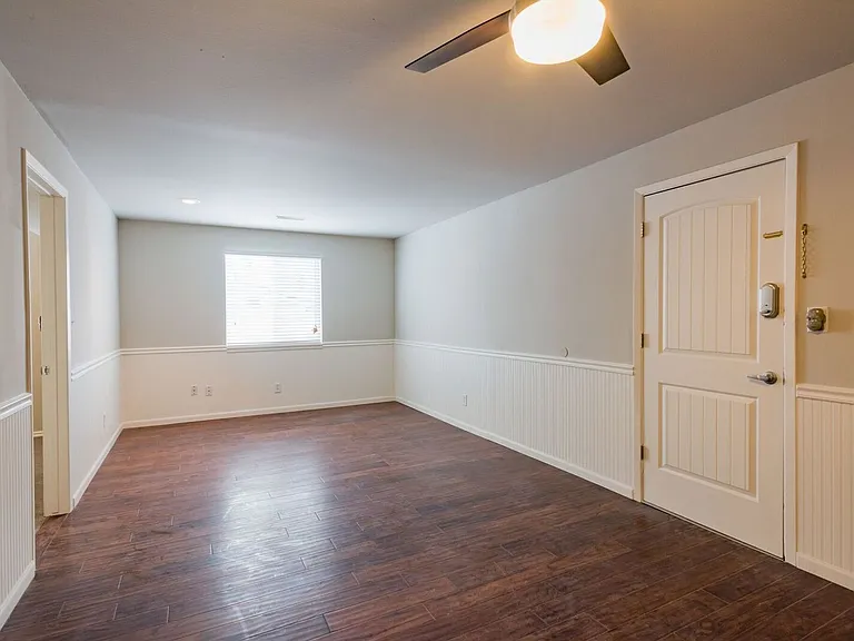 645 E 200 S — Photo 21