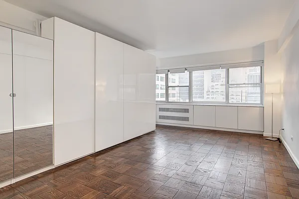 Rented by R New York | media 8