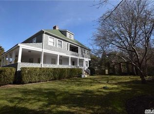 13 Oak Meadow Ln, Bellport, NY 11713