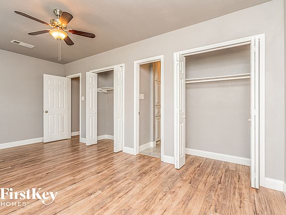 3rd image of 4725 Carlyle Dr