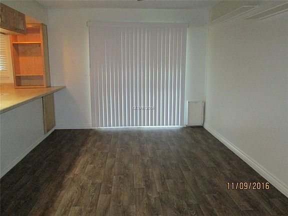 2nd image of 525 Oakwood Ct #0