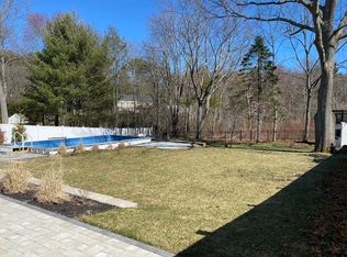 32 Bartons Ln, Milton, MA 02186