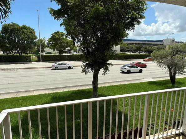 250 NW 107th Ave APT 202, Miami, FL 33172