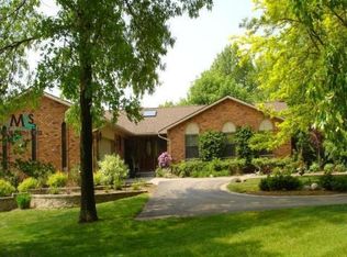 2655 S Dutton Rd, Rochester, MI 48306