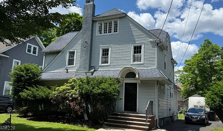1126 Kensington Ave — Photo 1