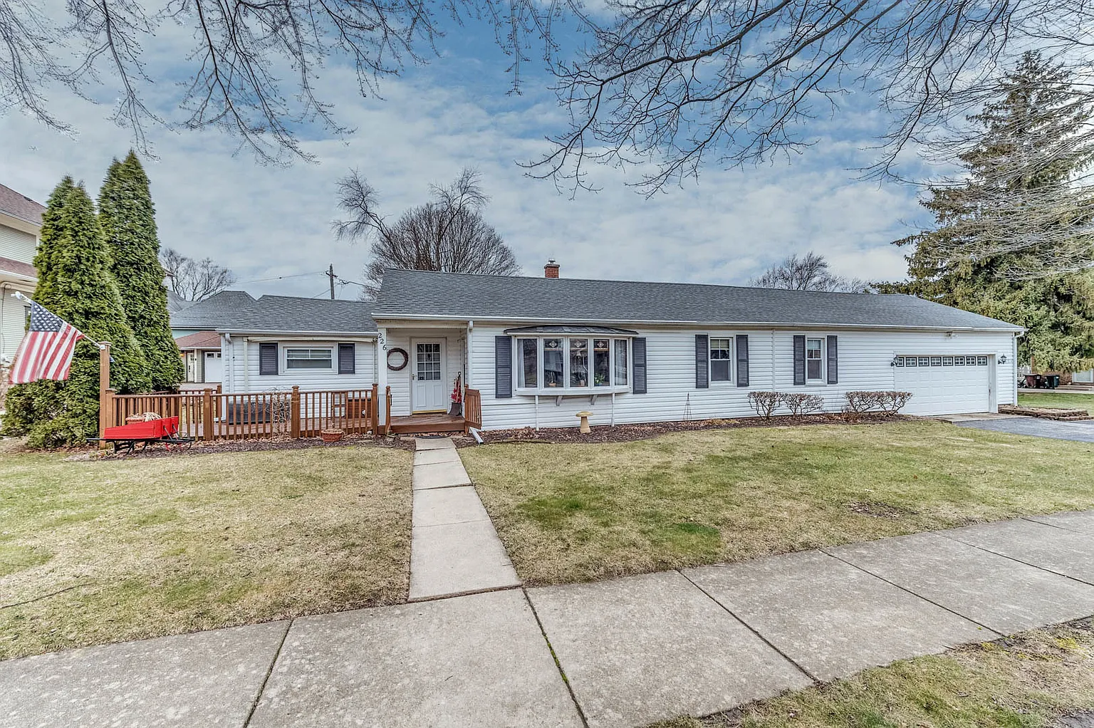 226 Oak St photo 1