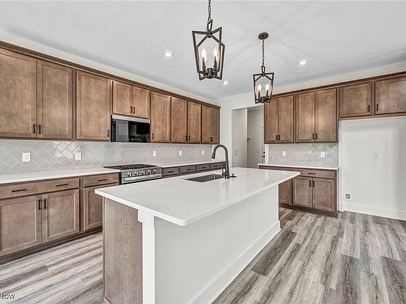 5th image of 2091 Glenmont Dr