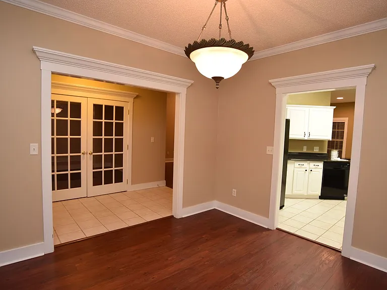 362 Bristol Way — Photo 3