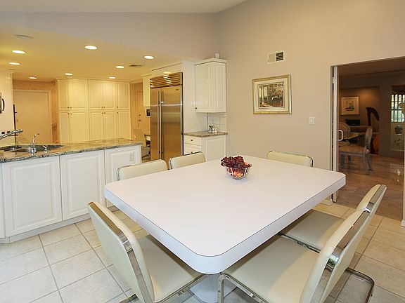 5th image of 60 Georgian Ct