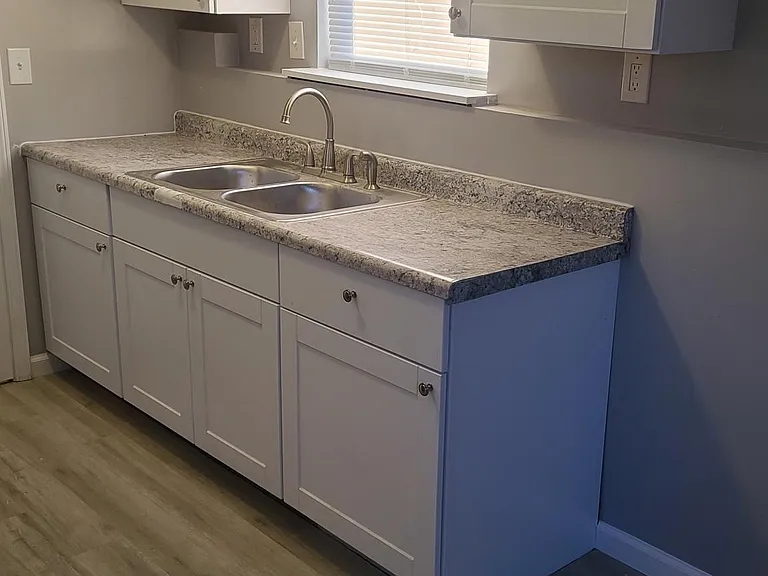 100 Sanders Ct #4 — Photo 2