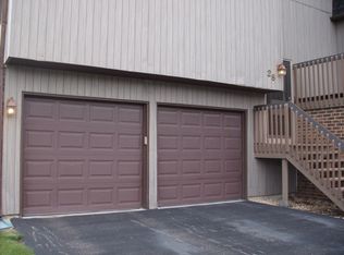 28 Portwine Dr, Roselle, IL 60172