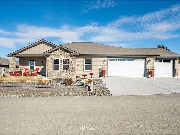 2nd image of 455 Hemlock Court