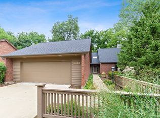 2453 Tall Oaks Dr, Elgin, IL 60123