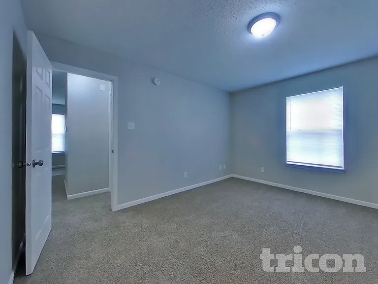 10893 Glenayr Dr — Photo 6