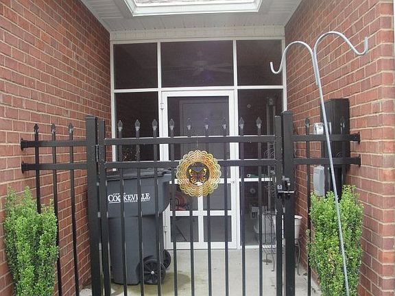 3rd image of 899 Magnolia Ct