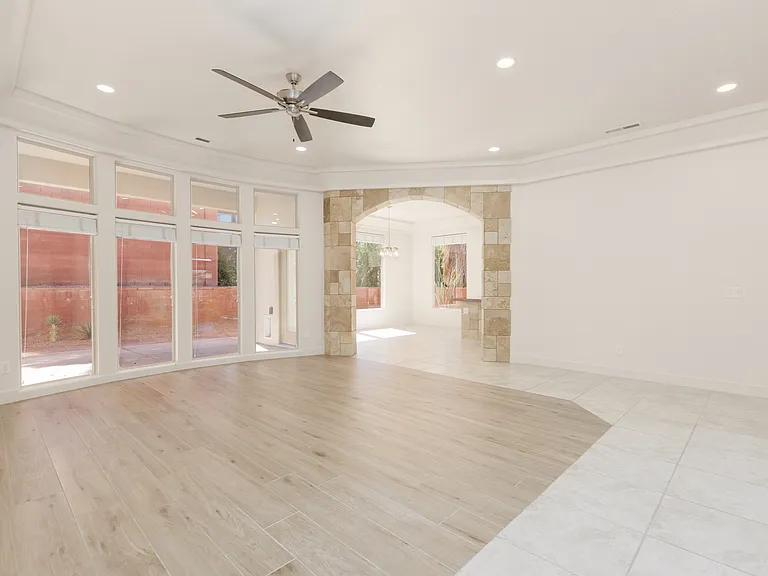 1584 N Raven Ln — Photo 6