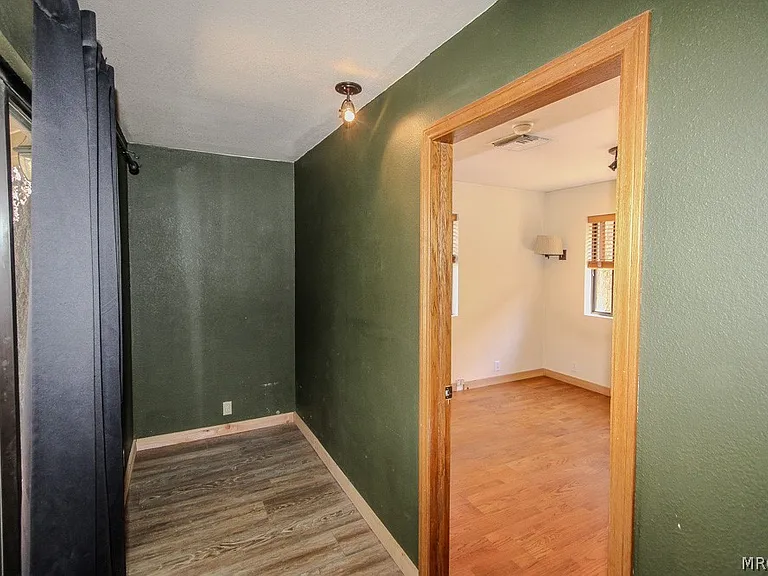 1064 Pine Ln — Photo 10
