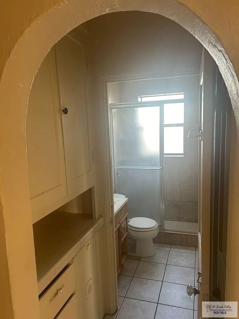 1 bed, 1.0 bath, 7612 sqft, $850 — Photo 2