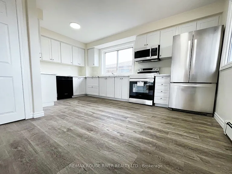 95 Diffin Dr — Photo 6