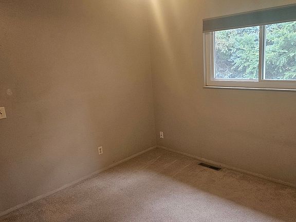 2nd image of 1040 E Prospect Rd