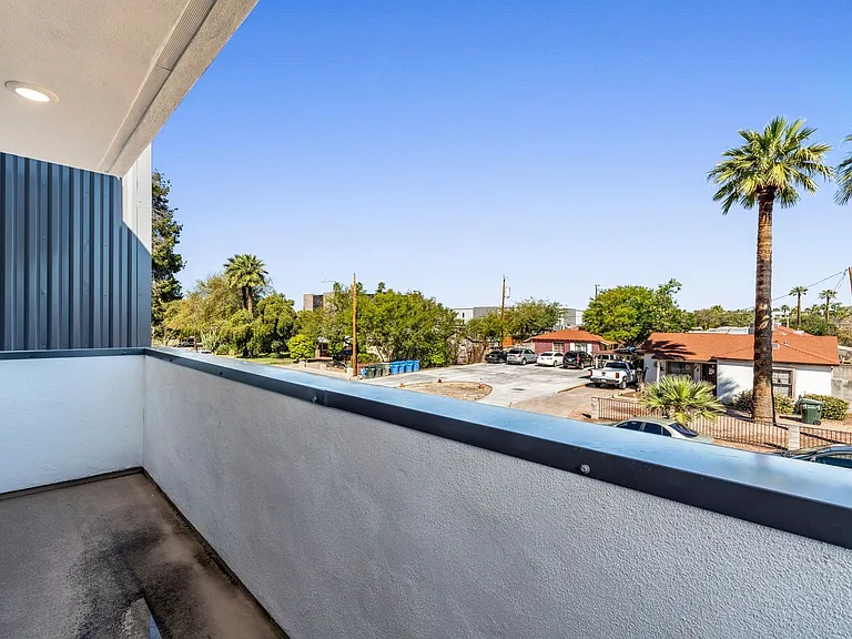 1645 E Cheery Lynn Rd — Photo 31