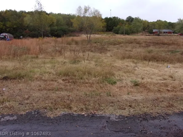 E Harden St, Altus, AR 72821