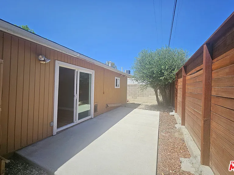 6946 1/2 Jellico Ave — Photo 19