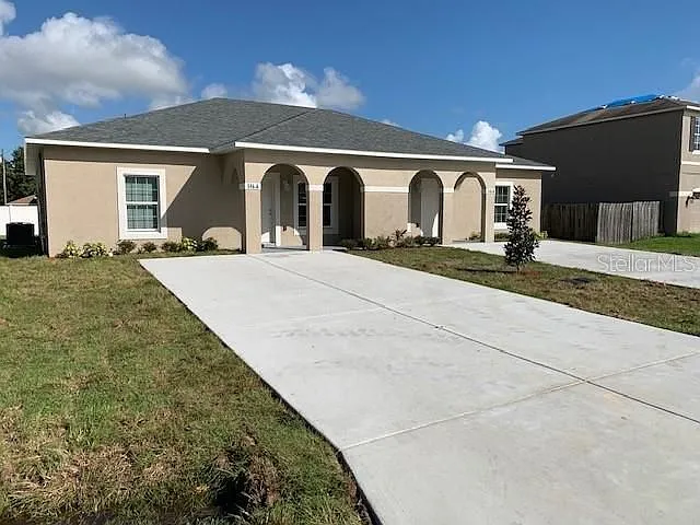 Your Family's Next Home Awaits Poinciana, FL Looking for a place with room to grow? — Photo 1