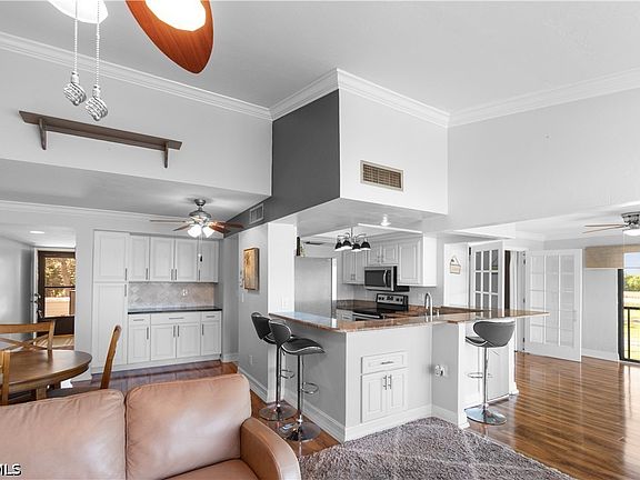 5th image of 5665 Trailwinds Dr APT 621