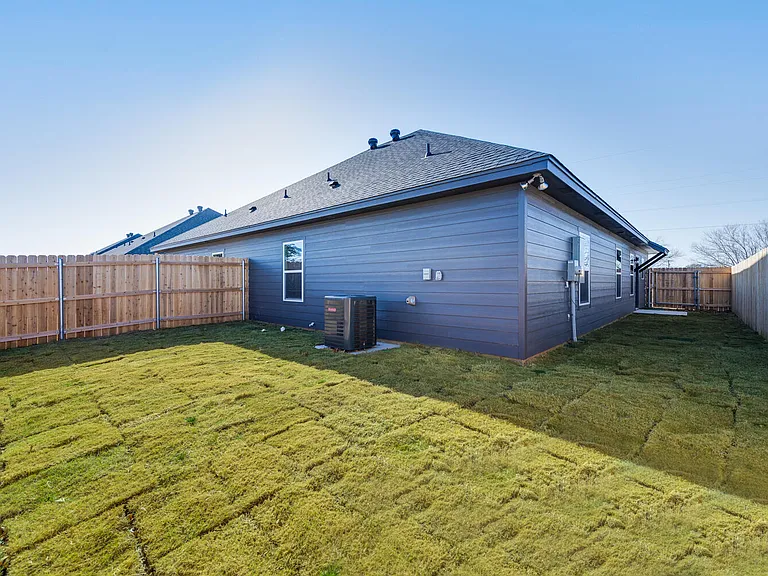 1310 N Reagan St — Photo 4