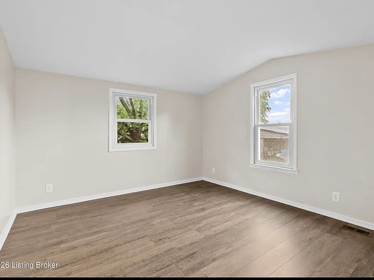 2576 Martin Ave — Photo 6
