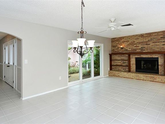 5th image of 1219 Lucaya Ave