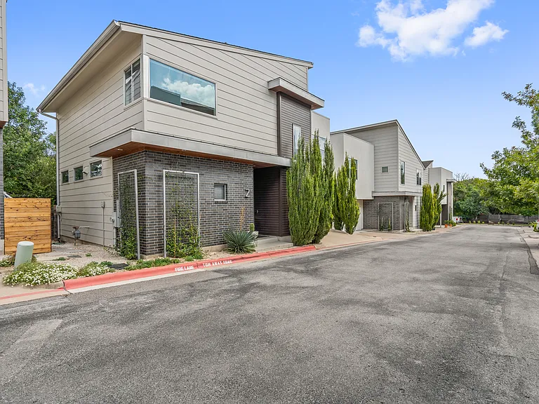 2105 Goodrich Ave — Photo 40