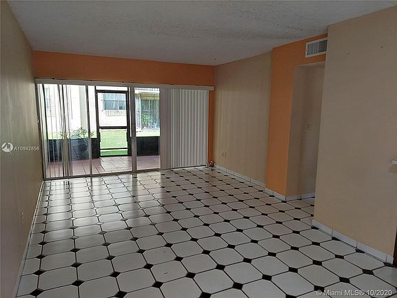 3rd image of 8893 Fontainebleau Blvd APT 105