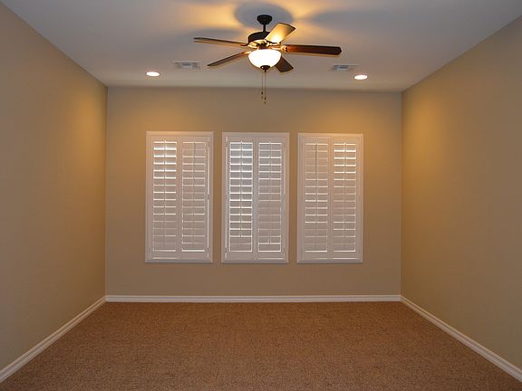 2nd image of 522 W Coconino Pl