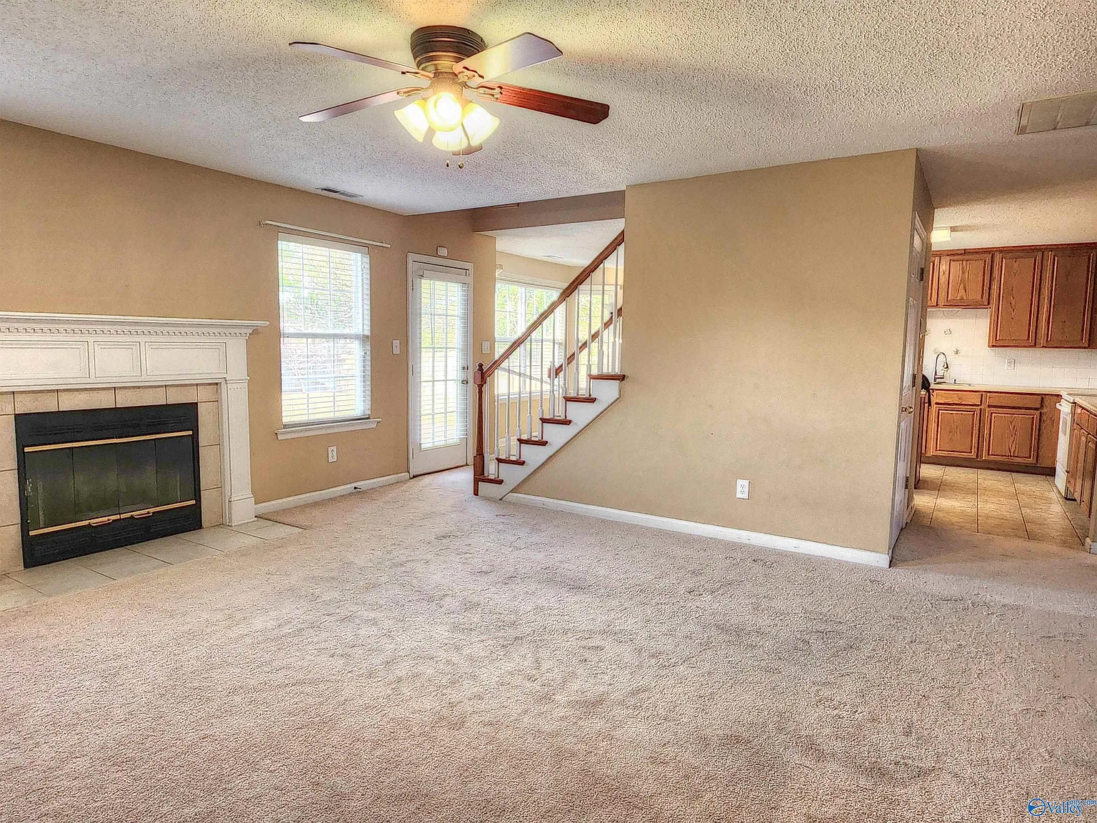 4 bed, 2.5 bath, 2516 sqft, $2,200 — Photo 4