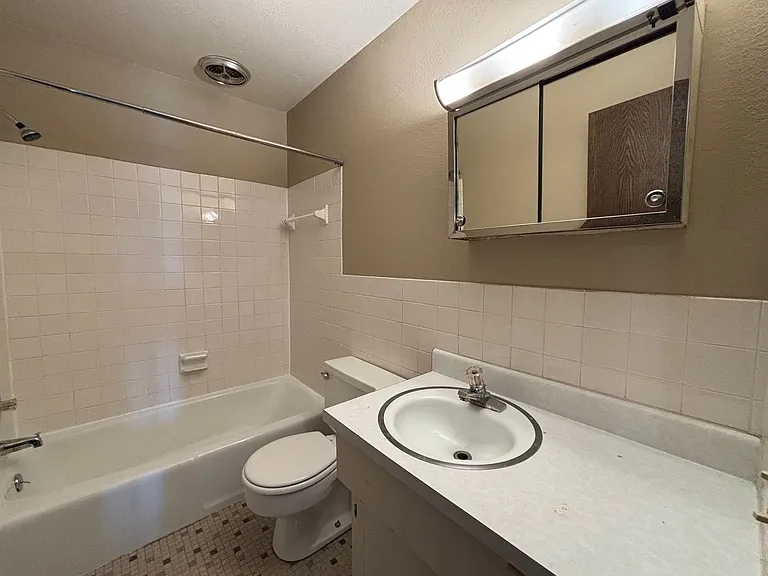41 Arlington Ave West — Photo 16