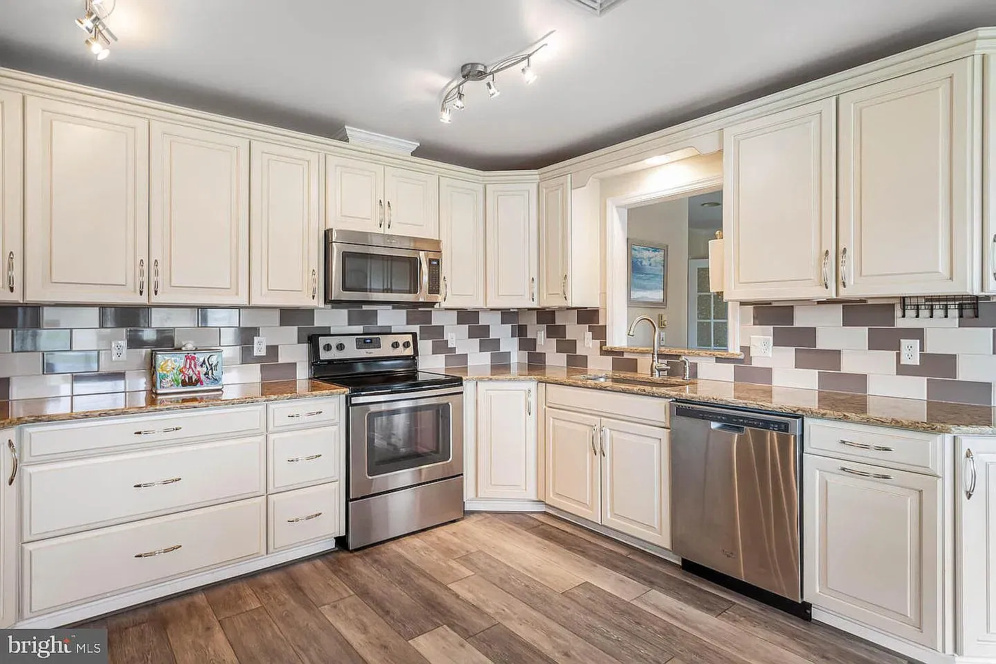 38511 Velta Dr — Photo 2