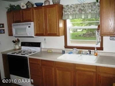 5th image of 301 3rd Ave NE