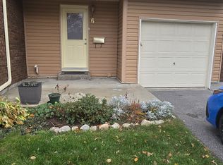 6 Black Forest Ln #6, Ottawa, ON K2H5C8