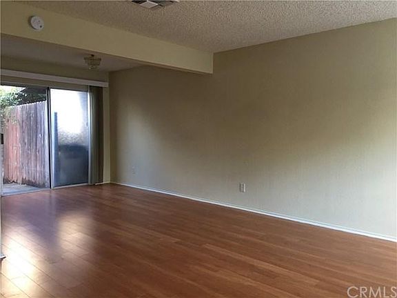 3rd image of 33 N Grand Oaks Ave