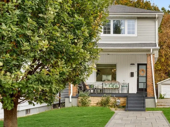 139 King Edward Ave, Toronto, ON M4C 5J7