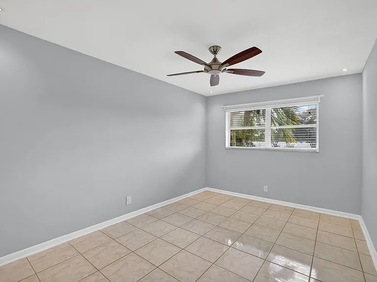 4051 NE 13th Ave #77 — Photo 18