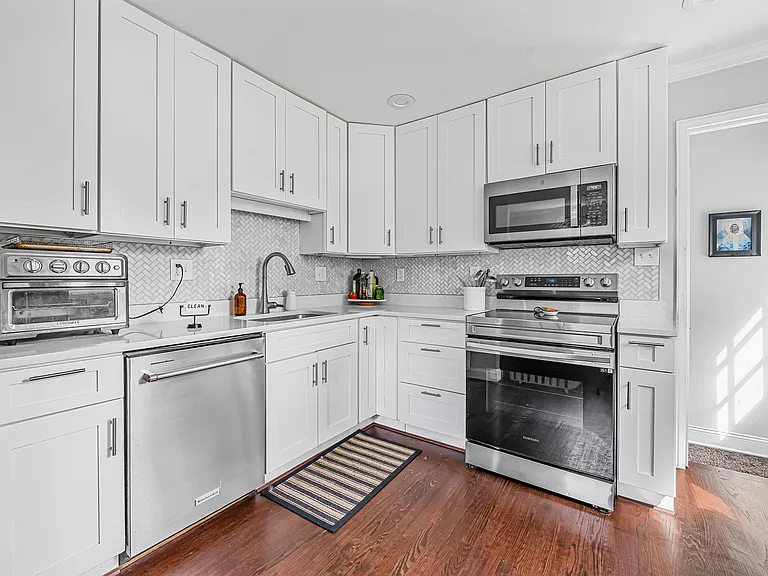 4610 Coachway Dr — Photo 10