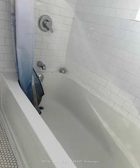 154 James St S #3 — Photo 7