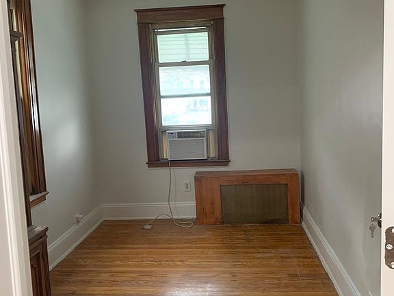 2nd image of 625 Beach Ave